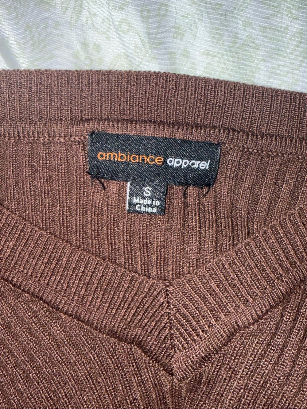 Brown Ribbed Cropped V-Neck Sweater - Picture 3 of 3